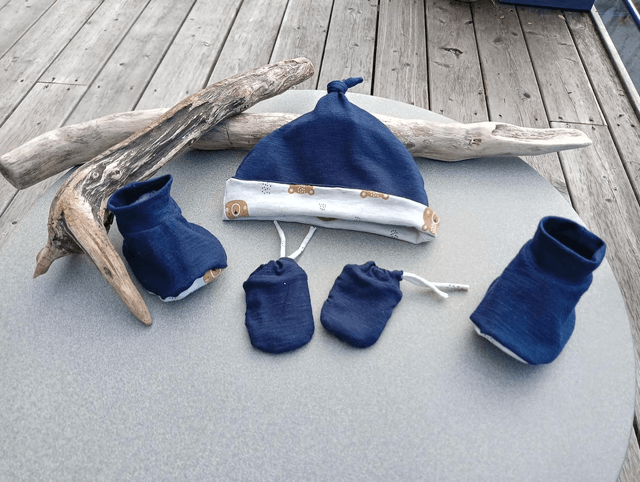 Ensemble Naissance bonnet gants chaussons  100 % Coton Jersey - Réversible et Confort Total ! 🌟


